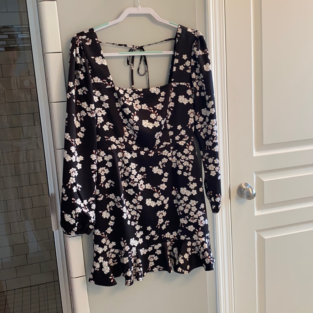 perfect Parisian spring dress long sleeves ruffles